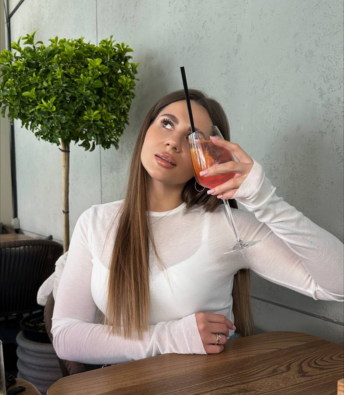 Ангелина в кафе